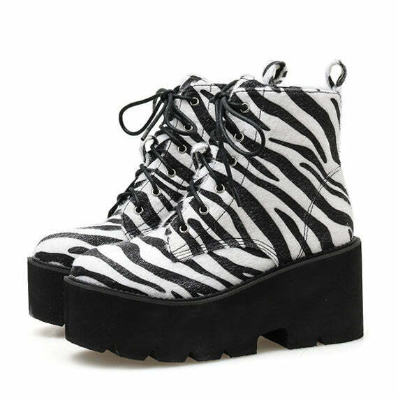 Call of the Wild Star Platform Boots - Black and White Y2K Style for Grunge Fashion Lovers