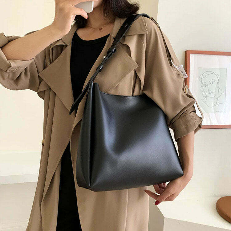 Minimalist Vegan Leather Tote Bag for Y2K Fashion: Stylish Brown Tote for Spring Outfits