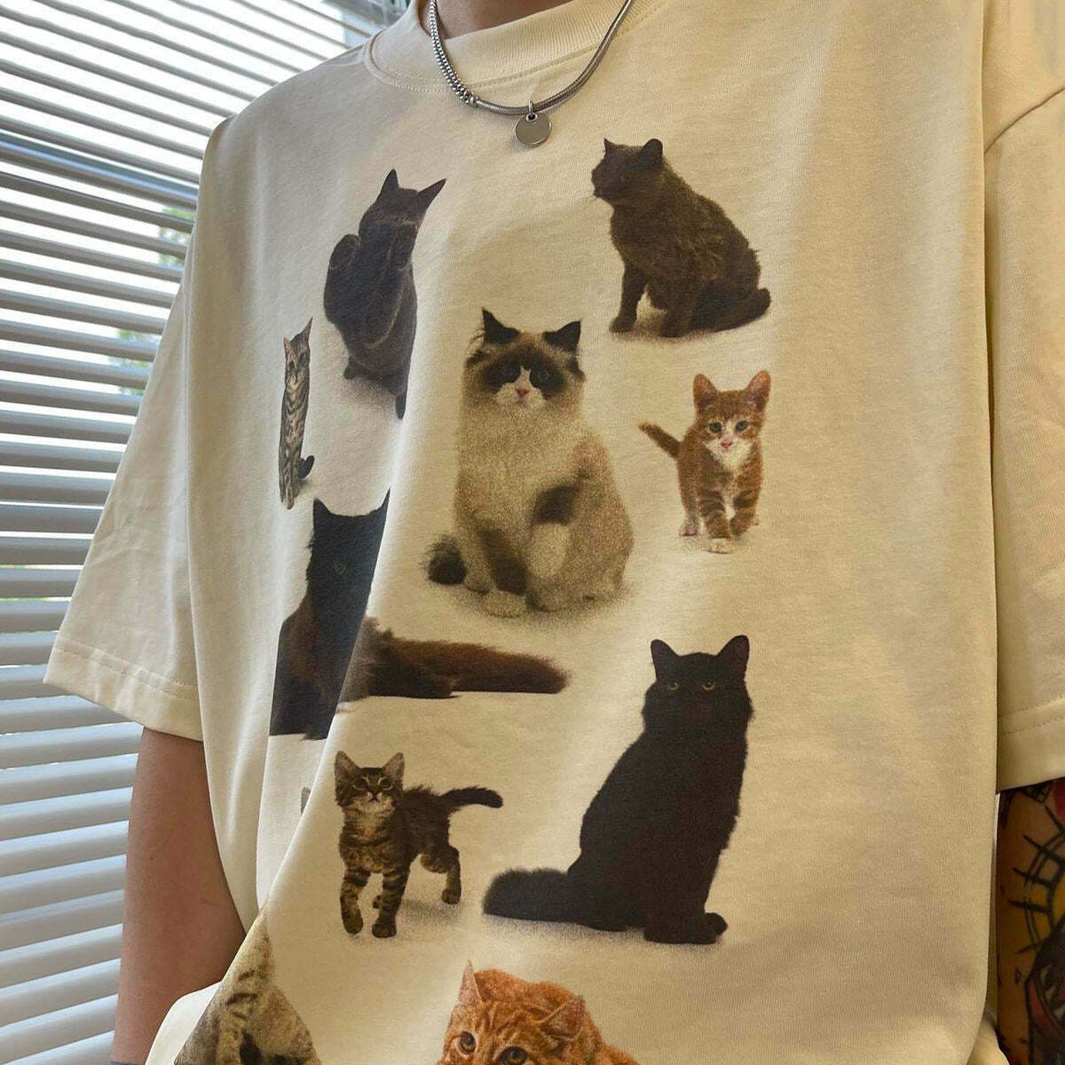 Trendy Cat Print Aesthetic T-Shirt for Y2K Fashion Lovers - Perfect for Grunge Style Outfits