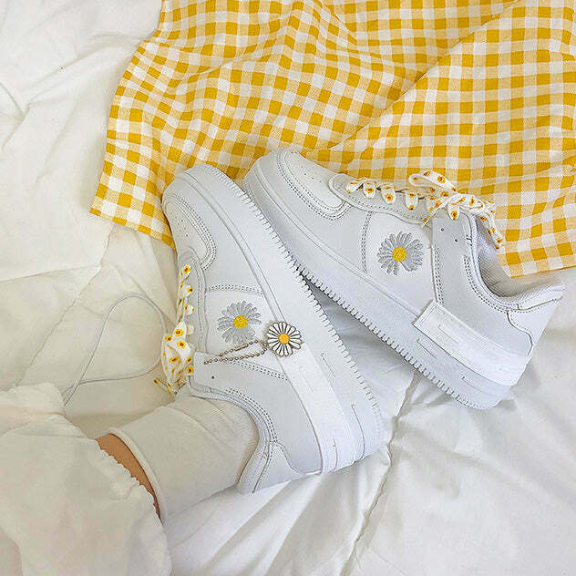 Trendy Daisy Sneakers for Y2K Fashion: Perfect for Stylish Outfits and Winter Looks