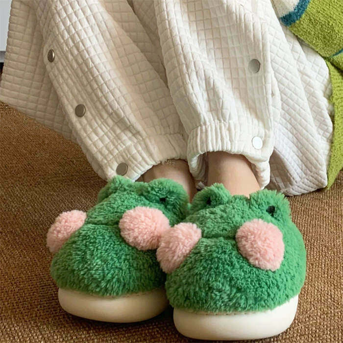 Trendy Frog Slippers for Y2K Fashion: Embrace Grunge and Street Style Comfort